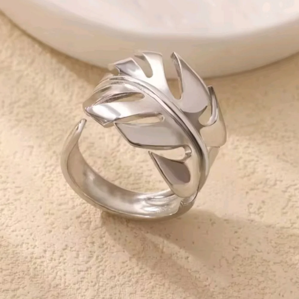 New ANTHRO 18K Gold Or Silvertone Stainless Steel Banana Leaf Ring